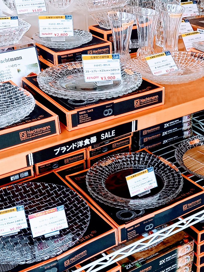 合羽橋のおしゃれな食器を扱うショップ「NAKANO」。ブランド洋食器が割引価格で販売。